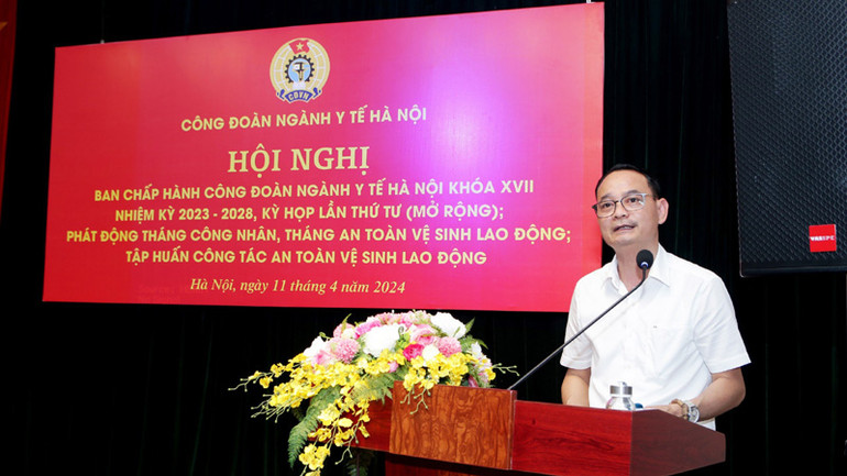 Chủ tịch Công đoàn ngành Y tế Hà Nội Trịnh Tố Tâm phát biểu tại lễ phát động.