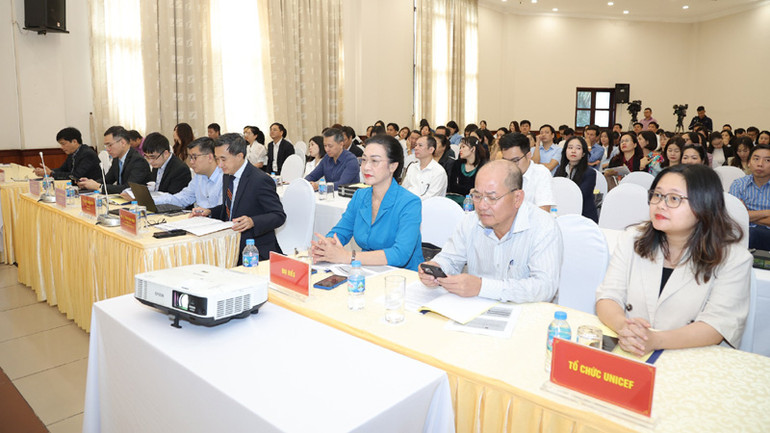 Các đại biểu tham dự hội nghị.