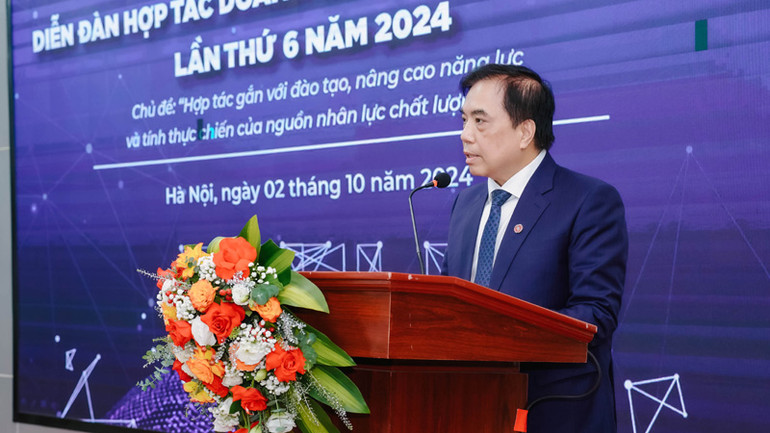 Phó Giáo sư, Tiến sĩ Bùi Anh Tuấn, Hiệu trưởng Trường đại học Ngoại thương phát biểu tại Diễn đàn.