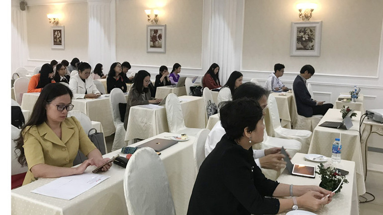 Các đại biểu tham dự hội thảo.