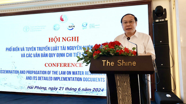 Thứ trưởng Tài nguyên và Môi trường Lê Công Thành phát biểu tại Hội nghị.