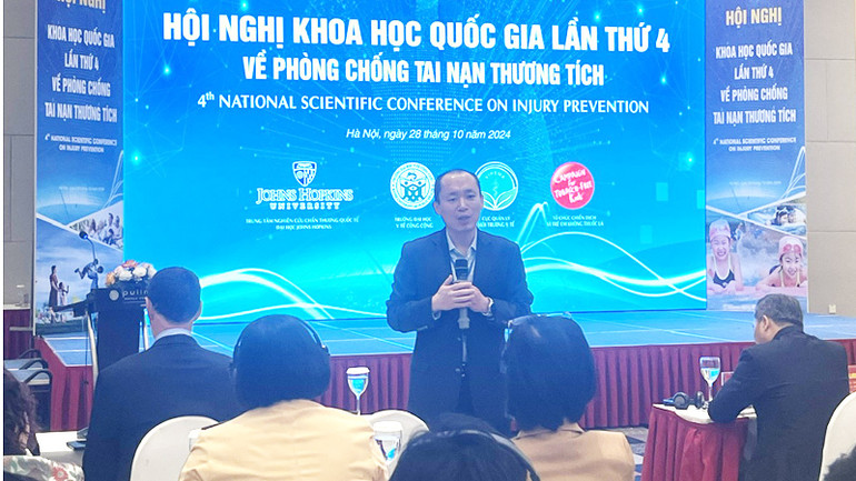 Các đại biểu trao đổi, thảo luận tại hội nghị