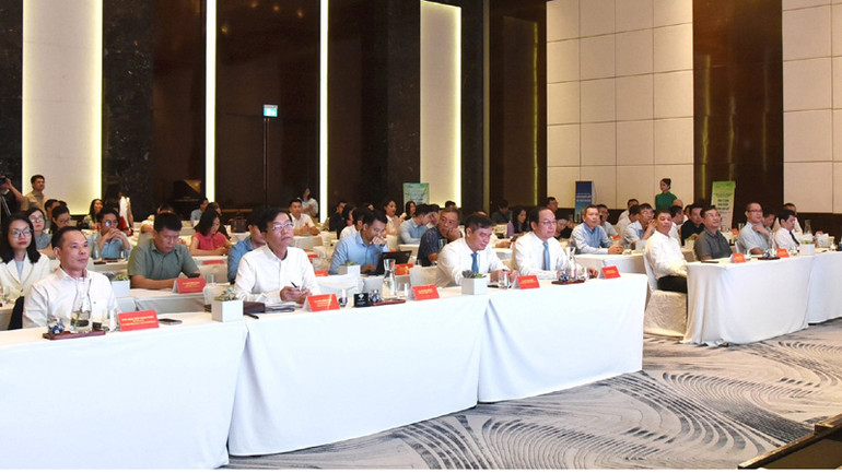 Các đại biểu tham dự Diễn đàn.