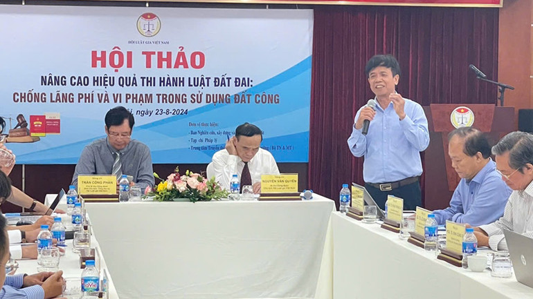 Các đại biểu trao đổi, thảo luận tại Hội thảo.