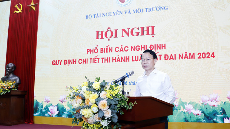 Bộ trưởng Tài nguyên và Môi trường Đỗ Đức Duy phát biểu ý kiến tại hội nghị.