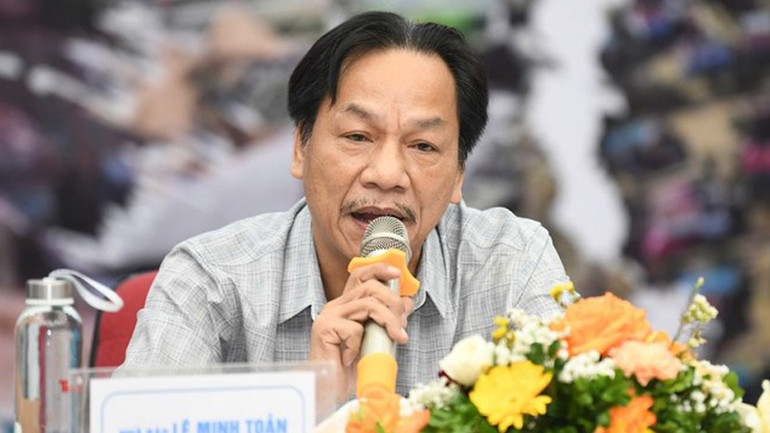 Nhà báo Lê Minh Toản, Phó Tổng biên tập Báo Tiền phong phát biểu tại buổi tọa đàm.