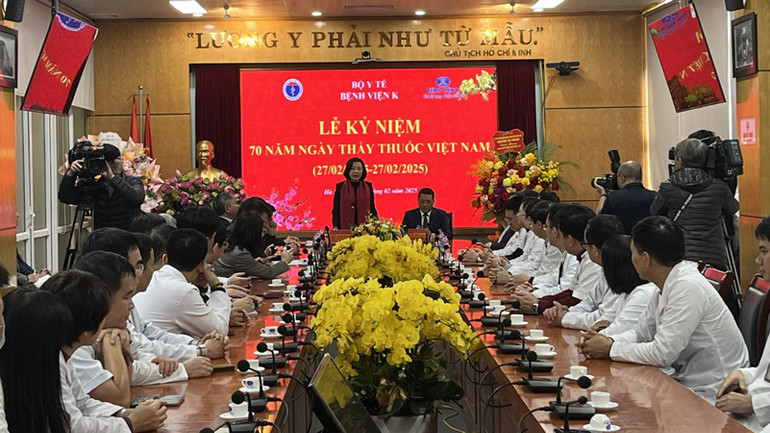 Phó Chủ tịch Quốc hội Nguyễn Thị Thanh phát biểu ý kiến tại buổi thăm và chúc mừng Bệnh viện K nhân Kỷ niệm 70 năm Ngày Thầy thuốc Việt Nam (27/2).