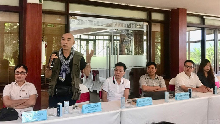 Các đại biểu trao đổi, thảo luận tại hội thảo