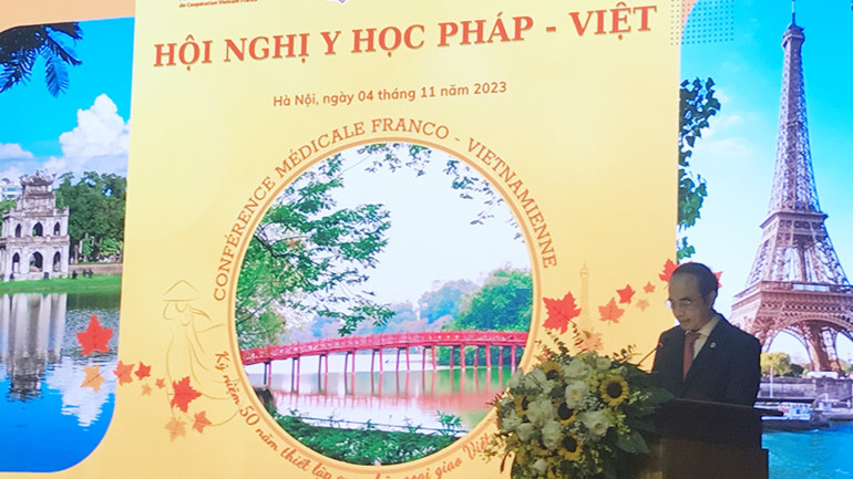 Giáo sư, Tiến sĩ Nguyễn Hữu Tú, Hiệu trưởng Trường đại học Y Hà Nội chia sẻ thông tin về hội nghị Y học Pháp-Việt.