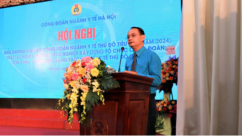 Chủ tịch Công đoàn ngành y tế Hà Nội Trịnh Tố Tâm phát biểu tại hội nghị.