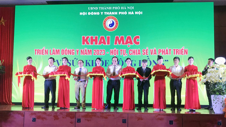 Cắt băng khai mạc Triển lãm Đông y năm 2023 - Hội tụ, chia sẻ và phát triển, có chủ đề "Vì sức khỏe cộng đồng"