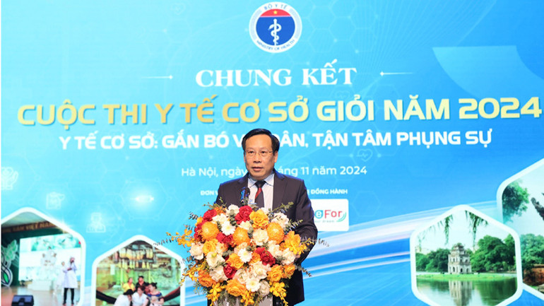 Thứ trưởng Lê Đức Luận phát biểu tại Chung kết Cuộc thi "Y tế cơ sở giỏi" năm 2024.