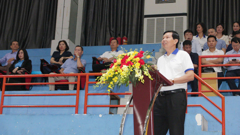 Phó Giám đốc Sở Y tế Hà Nội Trần Văn Chung phát biểu tại Hội khỏe.