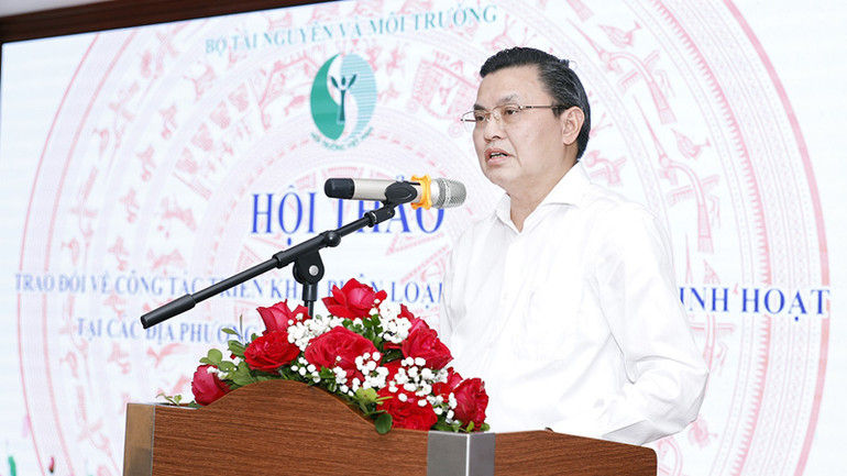 Cục Trưởng Kiểm soát ô nhiễm môi trường Hoàng Văn Thức phát biểu ý kiến tại hội thảo.