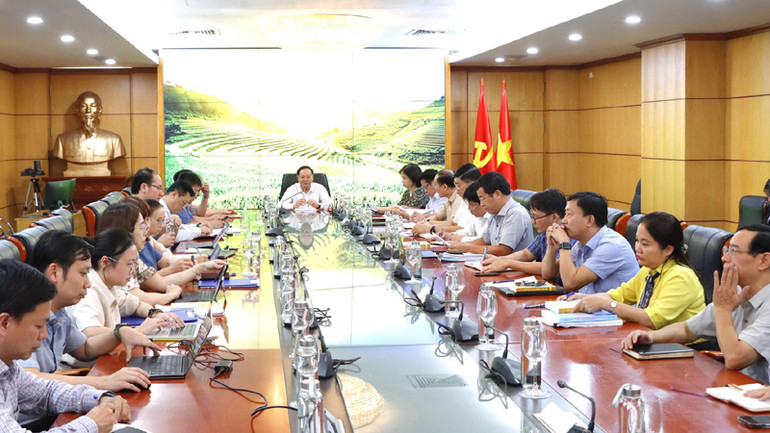 Thứ trưởng Lê Minh Ngân làm việc với các đơn vị trực thuộc Bộ Tài nguyên và Môi trường về việc triển khai thi hành Luật Đất đai năm 2024