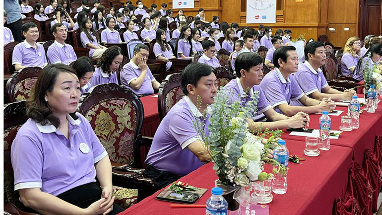 Các đại biểu tham dự Lễ mít-tinh.