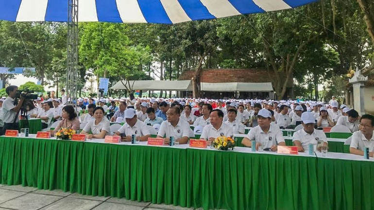 Các đại biểu và các tầng lớp nhân dân trên địa bàn tham dự Lễ phát động quốc gia Hưởng ứng Chiến dịch làm cho thế giới sạch hơn năm 2023