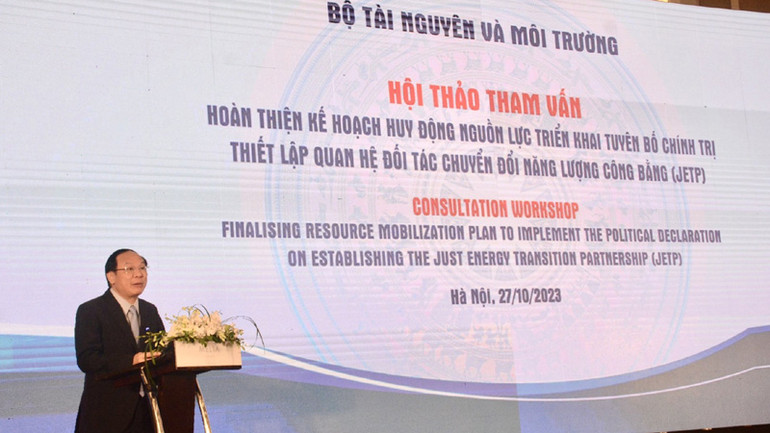 Thứ trưởng Tài nguyên và Môi trường Lê Công Thành phát biểu ý kiến tại hội thảo.