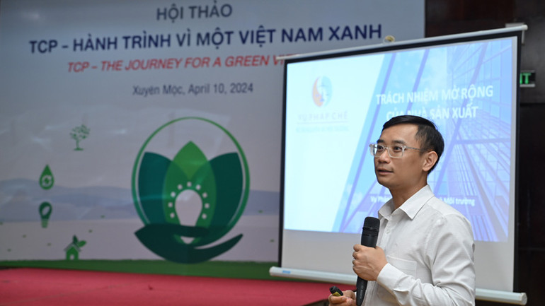 Diễn giả chia sẻ thông tin tại Hội thảo "TCP- Hành trình vì một Việt Nam xanh".