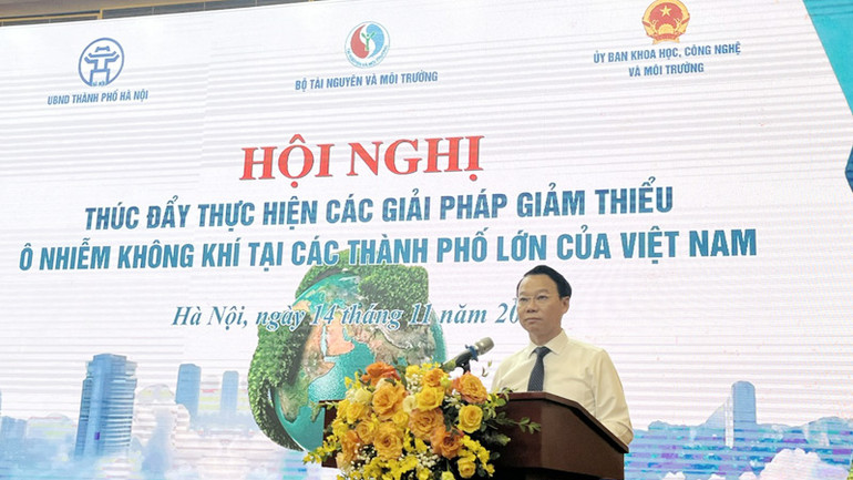 Bộ trưởng Tài nguyên và Môi trường Đỗ Đức Duy phát biểu tại hội nghị.