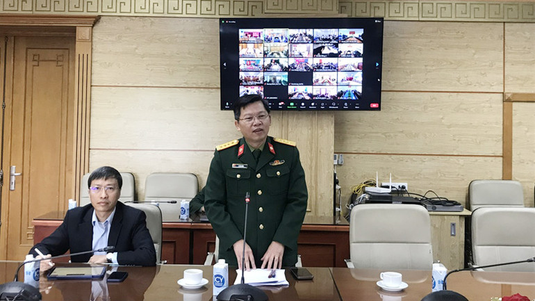 Các đại biểu trao đổi, thảo luận công tác phòng chống dịch bệnh năm 2024.