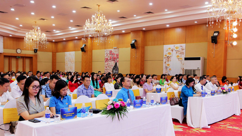 Toàn cảnh hội nghị.