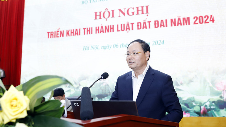 Thứ trưởng Tài nguyên và Môi trường Lê Minh Ngân giới thiệu Luật Đất đai năm 2024
