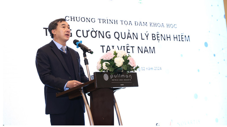 Thứ trưởng Y tế Trần Văn Thuấn phát biểu ý kiến tại buổi tọa đàm.