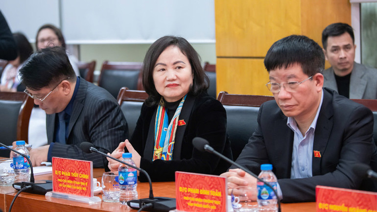 Các thành viên Đoàn Đại biểu Quốc hội thăm và chúc mừng Bệnh viện K.