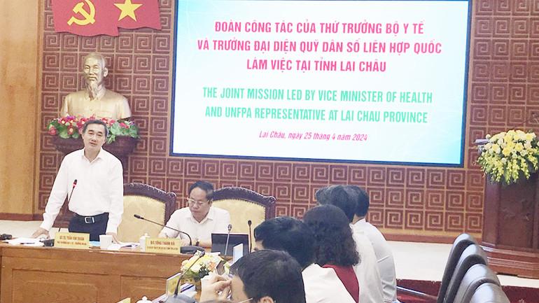 Thứ trưởng Trần Văn Thuấn phát biểu ý kiến tại buổi làm việc.