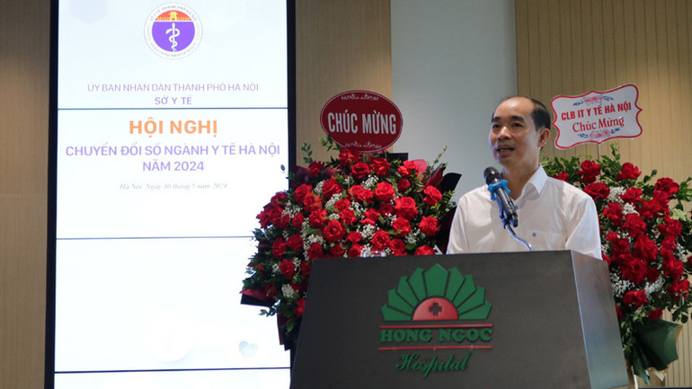 Phó Giám đốc phụ trách Sở Y tế Hà Nội, Nguyễn Đình Hưng báo cáo tại hội nghị.