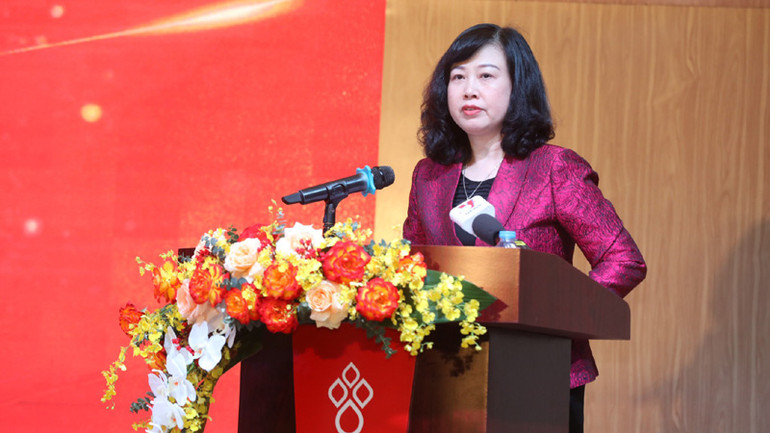 Bộ trưởng Y tế, Trưởng Ban Chỉ đạo quốc gia Vận động hiến máu tình nguyện Đào Hồng Lan phát biểu ý kiến tại hội nghị.