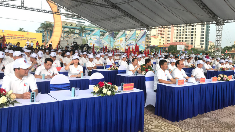 Các đại biểu tham dự lễ phát động