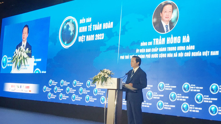 Phó Thủ tướng Chính phủ Trần Hồng Hà phát biểu ý kiến tại Diễn đàn.