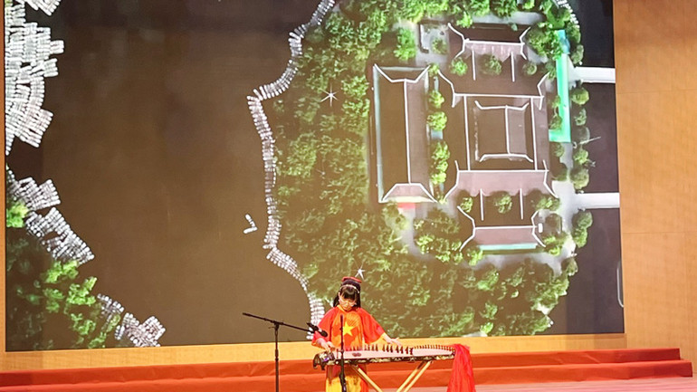 Một tiết mục văn nghệ biểu diễn tại lễ trao giải.