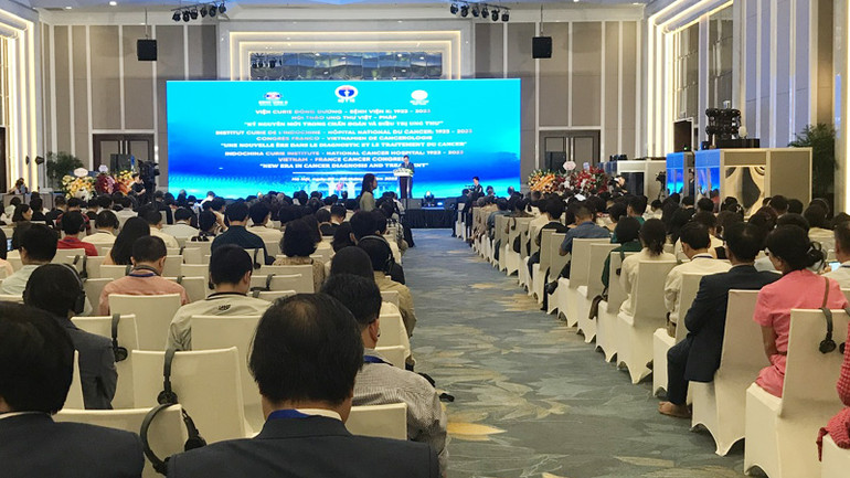 Các đại biểu trong và ngoài nước dự Hội thảo Ung thư Việt-Pháp, có chủ đề "Kỷ nguyên mới trong chẩn đoán và điều trị ung thư".