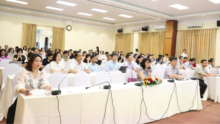 Các đại biểu tham dự hội thảo.