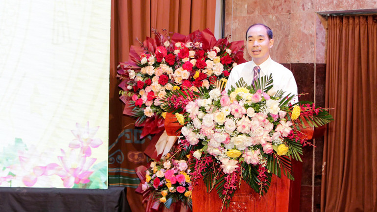 Phó Giám đốc phụ trách Sở Y tế Hà Nội Nguyễn Đình Hưng phát biểu ý kiến tại hội nghị.