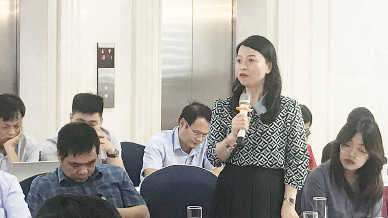 Các đại biểu trao đổi, thảo luận tại hội thảo.