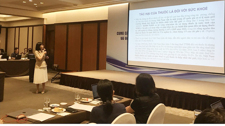 Đại diện đến từ Bộ Y tế chia sẻ thông tin tại hội thảo.