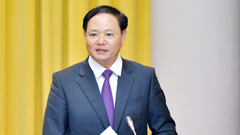 Thứ trưởng Bộ Tài nguyên và Môi trường Lê Minh Ngân trao đổi thông tin về Luật Đất đai năm 2024.