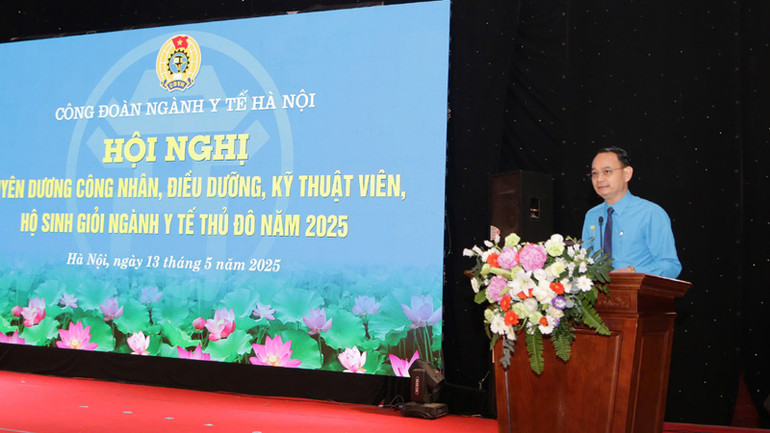 Chủ tịch Công đoàn ngành Y tế Hà Nội Trịnh Tố Tâm phát biểu tại hội nghị. Chủ tịch Công đoàn ngành Y tế Hà Nội Trịnh Tố Tâm phát biểu tại hội nghị.
