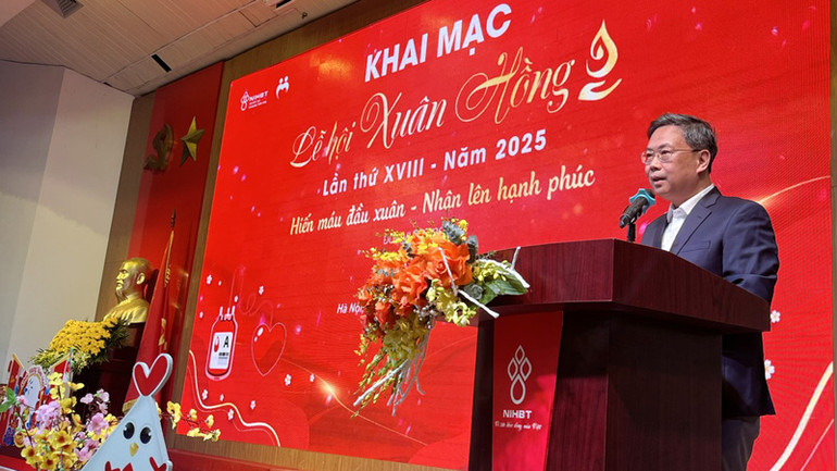 Viện trưởng Huyết học-Truyền máu Trung ương, Phó giáo sư, Tiến sĩ Nguyễn Hà Thanh chia sẻ thông tin tại buổi khai mạc.