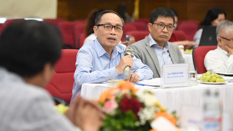 Các đại biểu trao đổi, thảo luận tại buổi tọa đàm.