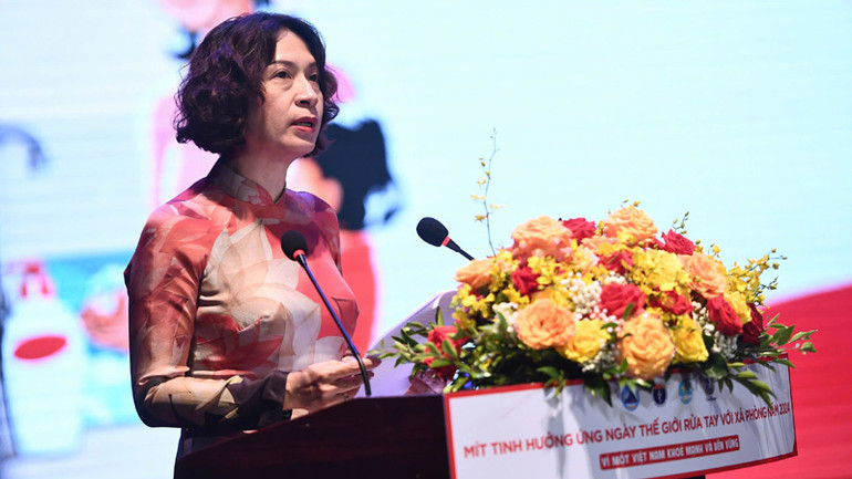 Thứ trưởng Y tế Nguyễn Thị Liên Hương phát biểu tại buổi mít-tinh.