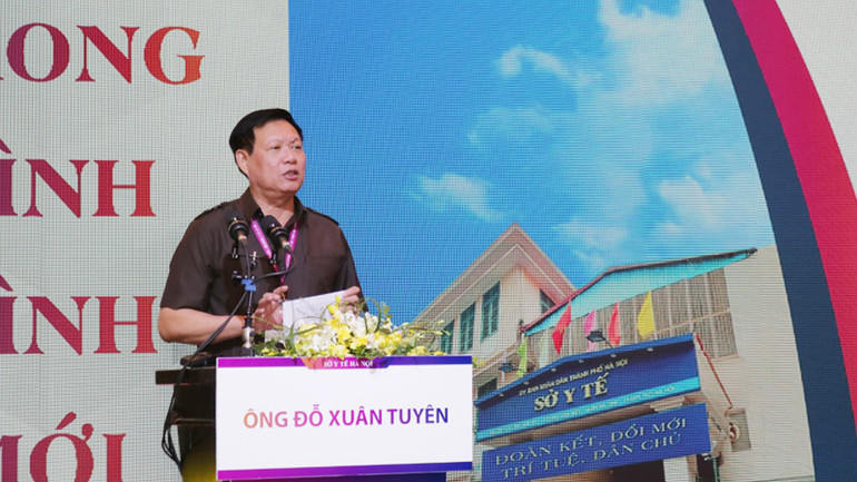 Thứ trưởng Bộ Y tế Đỗ Xuân Tuyên phát biểu ý kiến tại hội thảo.