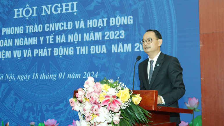 Chủ tịch Công đoàn ngành Y tế Hà Nội Trịnh Tố Tâm phát biểu tại hội nghị.