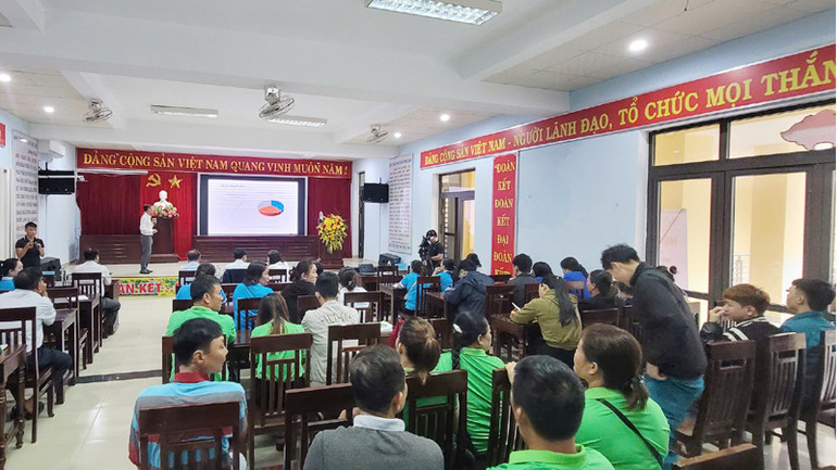 Các đại biểu tham gia hội nghị.