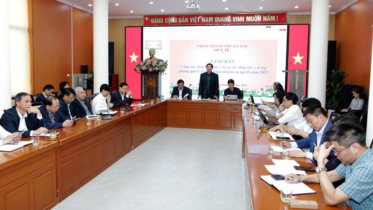 Phó Giám đốc Sở Y tế Hà Nội Trần Văn Chung phát biểu ý kiến tại hội nghị. Phó Giám đốc Sở Y tế Hà Nội Trần Văn Chung phát biểu ý kiến tại hội nghị.