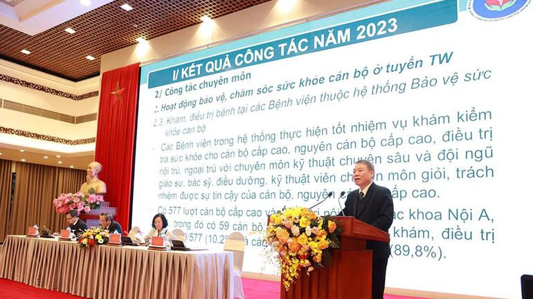 Phó Trưởng Ban Thường trực Điều hành Ban Bảo vệ, chăm sóc sức khỏe cán bộ Trung ương, Trần Huy Dụng báo cáo tại hội nghị. Phó Trưởng Ban Thường trực Điều hành Ban Bảo vệ, chăm sóc sức khỏe cán bộ Trung ương, Trần Huy Dụng báo cáo tại hội nghị.